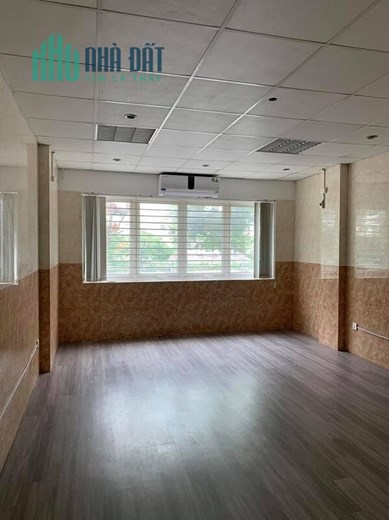 Giảm sâu còn 5,6 tỷ 4 Tầng,  Nhà  Lạc Long Quân Quận 11, HẺM XE HƠI, 44m2, nhính 5 tỷ6
