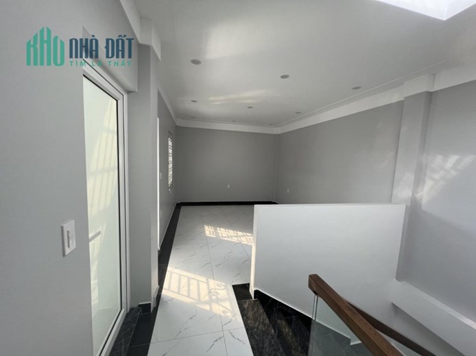 Nhà Miếu Hai Xã xây mới độc lập 4 tầng siêu đẹp , Ô tô đỗ cửa ngày  đêm