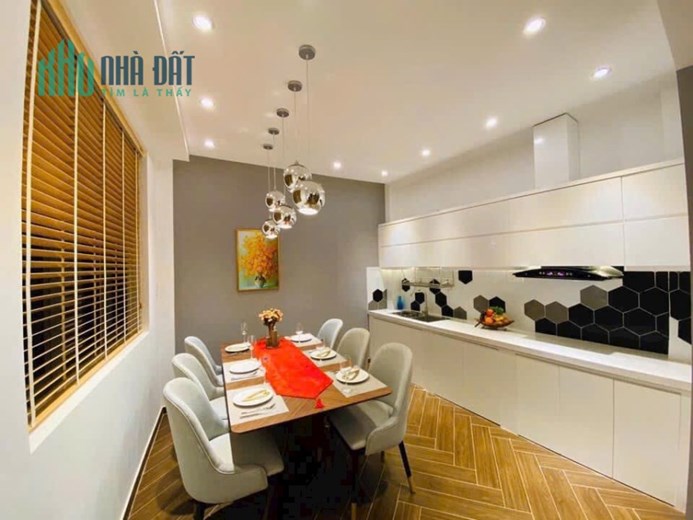 Cần bán căn góc Dương Quảng Hàm, Gò Vấp 4 tầng 4PN xe 7 chổ ngủ trong nhà thuận tiện kinh doanh cho