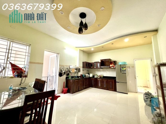 Bán nhà 3 tầng 201m2 mặt đường Miếu Bà rộng 7m chỉ 17,5tr/m2