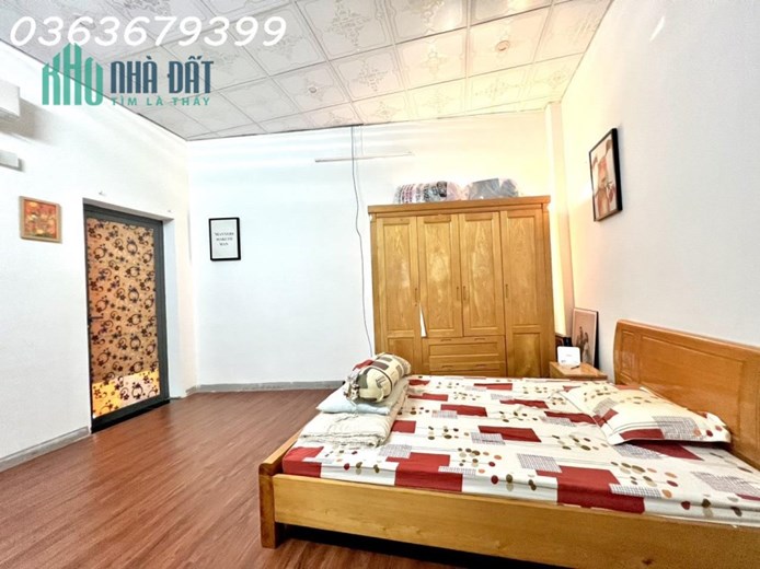 Bán nhà 3 tầng 201m2 mặt đường Miếu Bà rộng 7m chỉ 17,5tr/m2