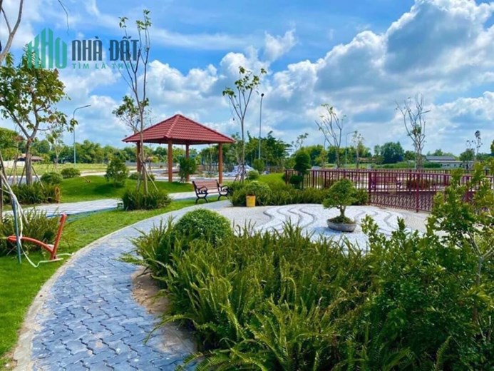 Kẹt tiền bán gấp 83m2 thổ cư MT DT823 Đức Hoà, Long An SHR chỉ 750tr. Lh:0392120322