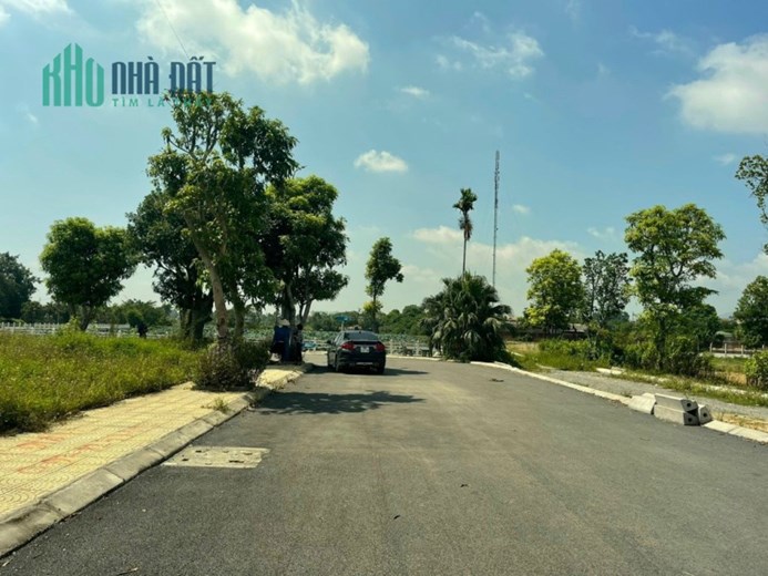 Tài chính nhỉnh 2 tỉ có lô đất gần Hồ Sen Hoà Lạc