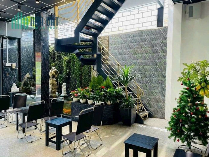 Cần tiền bán gấp nhà 1trệt 3lầu mặt tiền kinh doanh Đường Võ Văn Hát -long trường Quận 9 ,lh