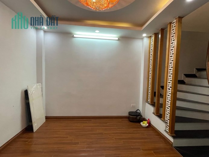 Bán nhà ngõ 236 Khương Đình 42m x 5 tầng, mt: 3.5m, ô tô nhỏ đỗ cửa, chỉ hơn  4 tỷ
