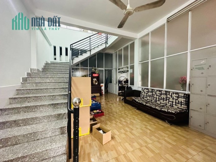 Bán nhà mặt tiền tặng xưởng sx ví da 300m2 đường Xuân Thới Sơn , Hóc Môn , giá sốc