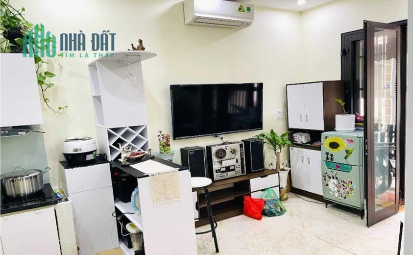 NHÀ ĐẸP LÔ GÓC NGỌC THỤY LONG BIÊN ,Ô TÔ TRÁNH,NHIỀU TIỆN ÍCH.DT 31M .GIÁ 4,5 TỶ