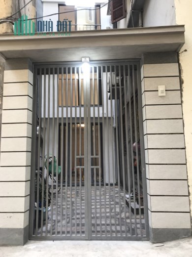 Cần bán gấp nhà số 10 ngõ 76 Yên Phụ, quận Tây hồ 5tầng,dt22,9m mt2,9m, sân 14m2 nhà mới nở hậu,