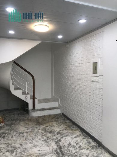 Cần bán gấp nhà số 10 ngõ 76 Yên Phụ, quận Tây hồ 5tầng,dt22,9m mt2,9m, sân 14m2 nhà mới nở hậu,