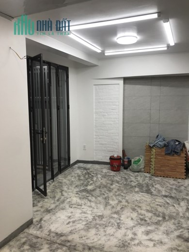 Cần bán gấp nhà số 10 ngõ 76 Yên Phụ, quận Tây hồ 5tầng,dt22,9m mt2,9m, sân 14m2 nhà mới nở hậu,