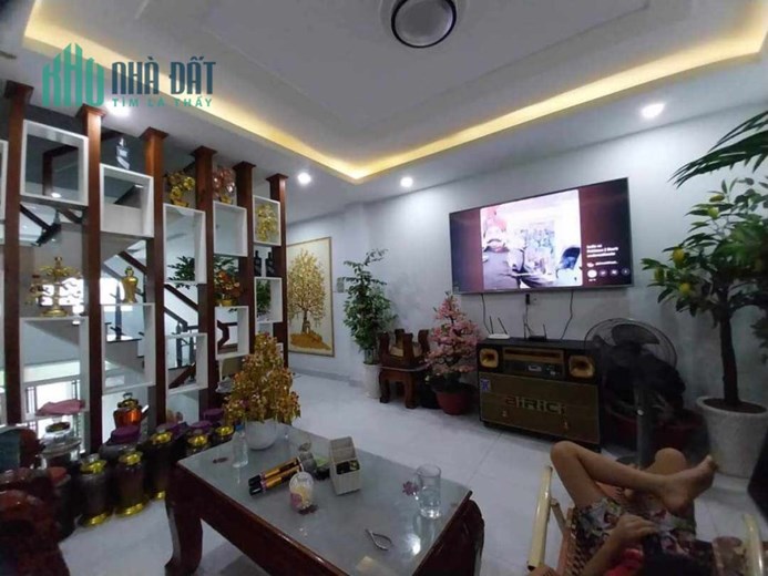 HIẾM! Nhà bán 60m2, 4 tầng đẹp ở ngay HXH 8m sát mặt tiền Hà Huy Giáp Quận 12