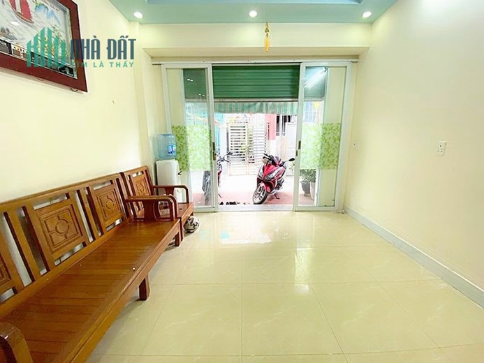 Bán nhà ngõ 9 Trung Hành ngay Lê Hồng Phong, 40m 3 tầng GIÁ 2.1 tỉ