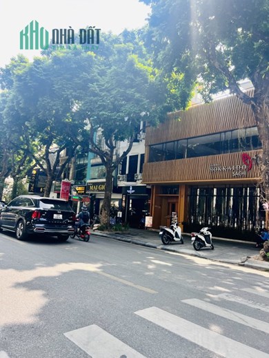 Biệt thự loại 3 mặt phố TRần Hưng Đạo 380m2, mặt tiền 8.7m giá rao bán 320 tỷ