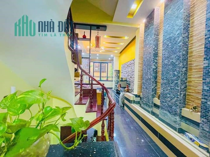 Bán Nhà Ngõ 125 Phố Nguyễn Ngọc Vũ 43m2 x 5 tầng, 4 phòng ngủ có thể làm 5 phòng tùy ý, nhà mới ở