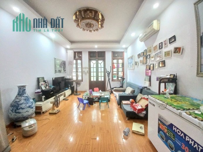 Bán nhà mặt phố Hoàng Văn Thái 46m 5 tầng vỉa hè kinh doanh sầm uất 15 tỷ lh 0817606560