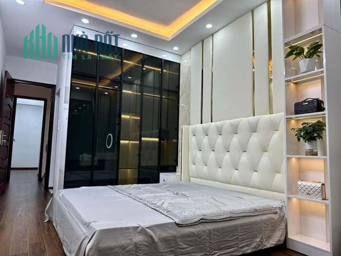 Bán Nhà Ngõ 66 Phố Hoàng Văn Thái 41m2 x 4 tầng, 4 phòng ngủ khép kín full nội thất sàng trọng, ngõ