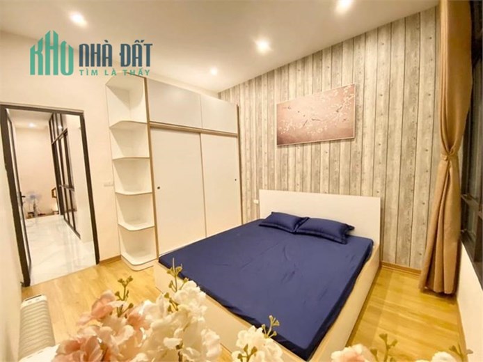 Bán nhà Nguyễn Văn Huyên: 30,6mx 5 tầng, 3P. Ngủ, ngõ nông-3,33 tỷ