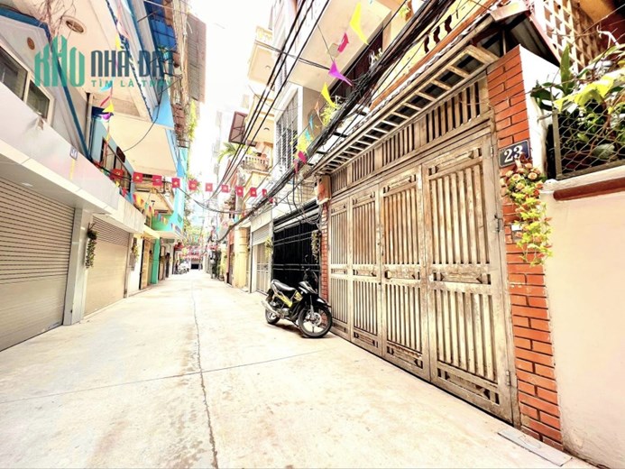 Bán nhà Nguyễn Ngọc Nại 70m x 4 tầng, ô tô đỗ cửa, ngõ thông thoáng