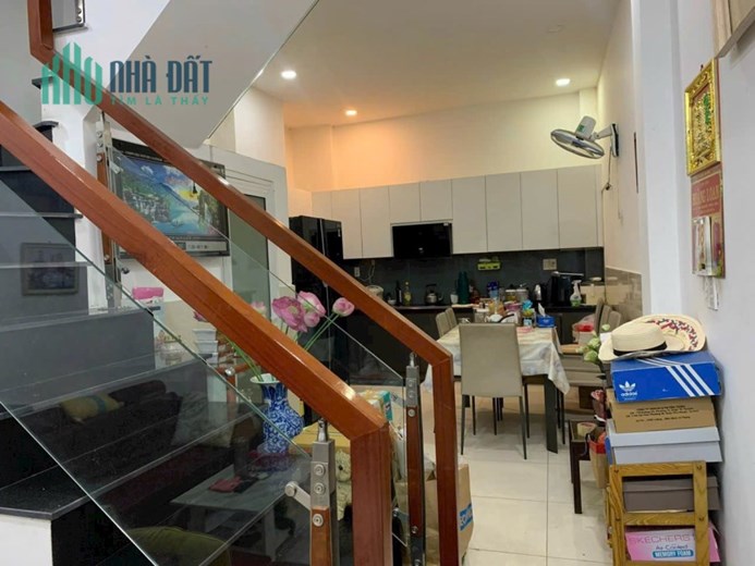 3,7m x  10,8m ( nở hậu 3,9m ) DT đất 42m2, xây dựng 33m2 - Giá 5,45 Tỷ thương lượng