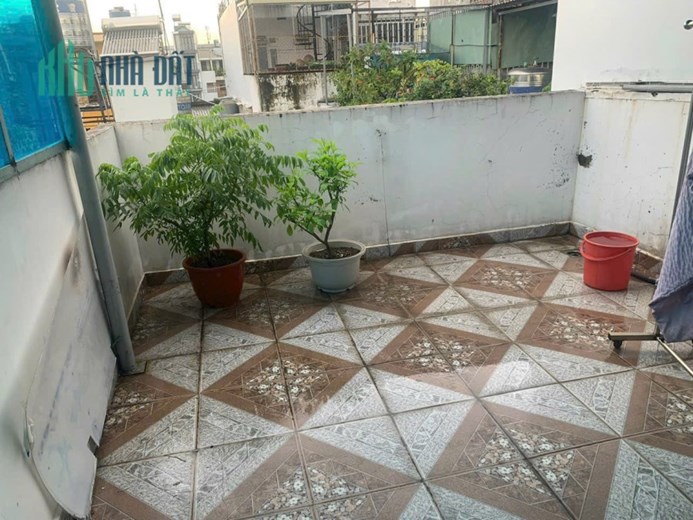 3,7m x  10,8m ( nở hậu 3,9m ) DT đất 42m2, xây dựng 33m2 - Giá 5,45 Tỷ thương lượng