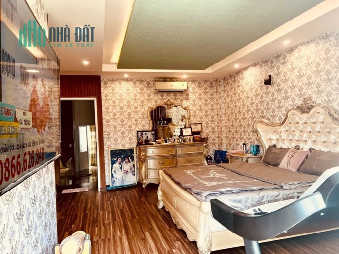 Bán gấp nhà 4 tầng mặt tiền đường A2 KĐT Vĩnh Điềm Trung, Nha Trang phù hợp vừa ở vừa kinh doanh.