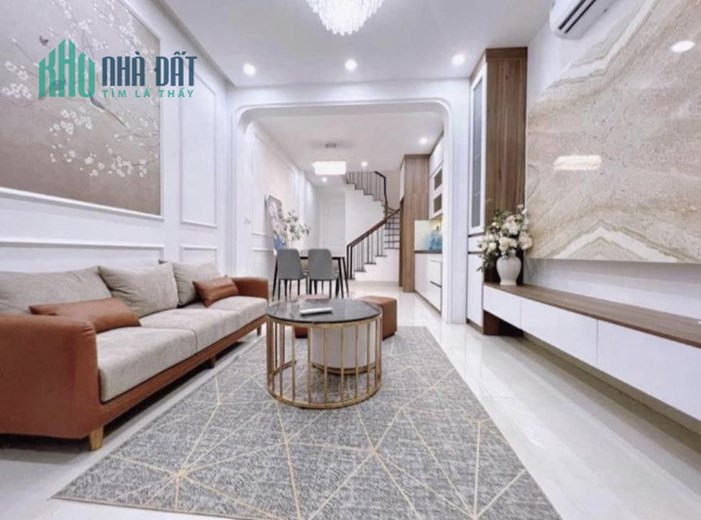 Bán nhà Hồ Tùng Mậu, 40m2 5 tầng, 4 phòng ngủ, full nội thất, cách phố 20mm, gần chỗ để xe oto, giá