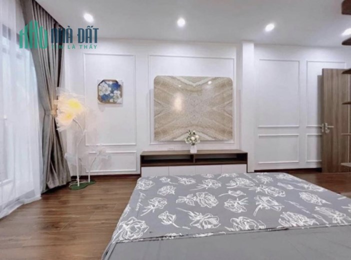 Bán nhà Hồ Tùng Mậu, 40m2 5 tầng, 4 phòng ngủ, full nội thất, cách phố 20mm, gần chỗ để xe oto, giá