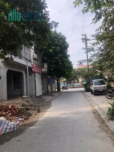 Duy nhất 1 căn nhà đang cho thuê kinh doanh khu chợ Bình sơn thị trấn chúc sơn
- Vị trí đắc địa