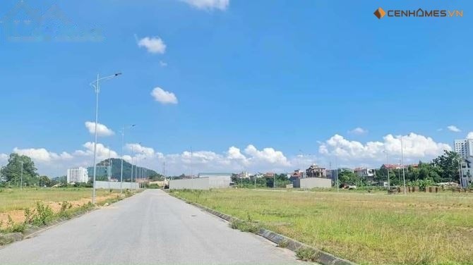 Bán đất dv Hán Lữ , Khai Quang, Vĩnh Yên Diện tích : 102m2 Giá : 2,4 tỷ