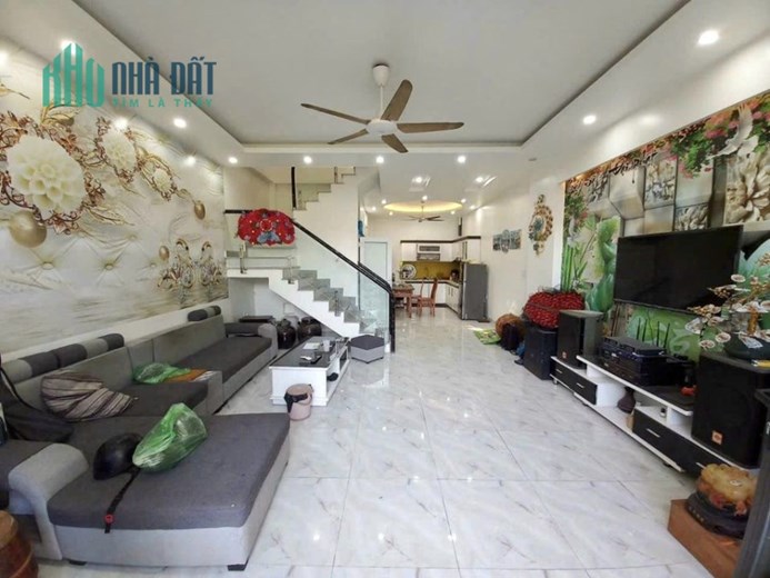 Bán nhanh Căn nhà 3 tầng ngay chợ Minh Kha, gần tất cả các tiện ích Trung Tâm An Dương