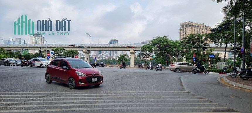HOÀNG CẦU - MẶT NGÕ Ô TÔ CHẠY SONG SONG - VỈA HÈ ĐẸP - 50M2 X 5 TẦNG - MT 6M - KINH DOANH SẦM