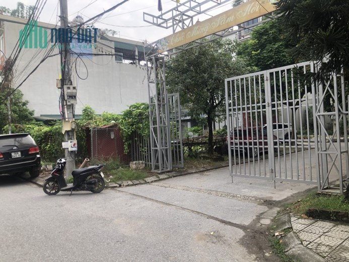 Duy nhất 1 lô 3 mặt tiền khu chợ Bình sơn thị trấn chúc sơn
- Vị trí đắc địa kinh doanh cho thuê