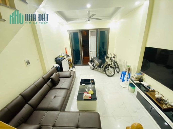 BÁN NHÀ GẤP 8/3,, QUỲNH MAI,30M*5 TẦNG NHÀ XÂY MỚI, OTO, KINH DOANH,NHỈNH 4 TỶ