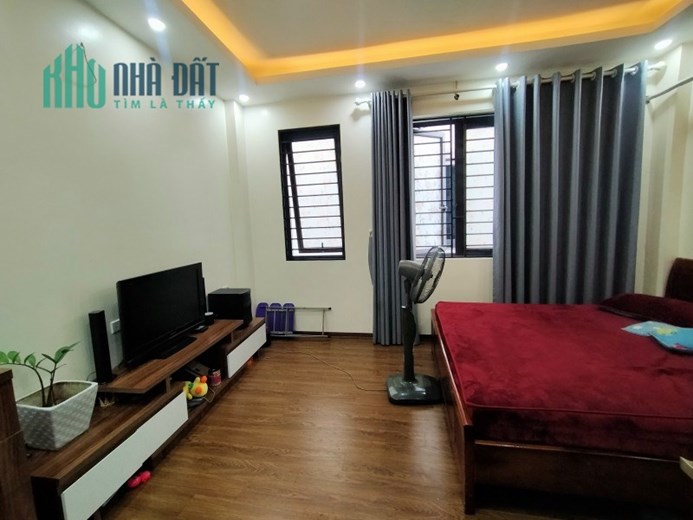 Áp lực tài chính Bán KHẨN CẤP nhà 4 tầng thạch Bàn, gần ô tô, 31m2, MT 4.7m, nhỉnh 2tỷ