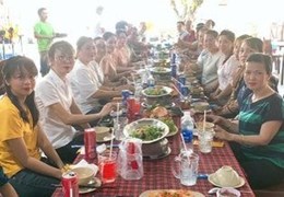 Huyện Nhà Bè, Sang Quán Ăn - Nhậu Sân Vườn Dt 1200 m2 , Mặt tiền đường Nguyễn Văn Tạo, Tel :