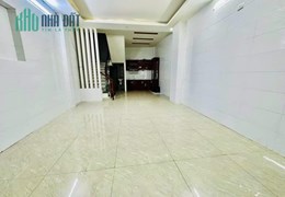 Cho thuê nhà 3 tầng mặt tiền : Chu Văn An - Quận Hải Châu