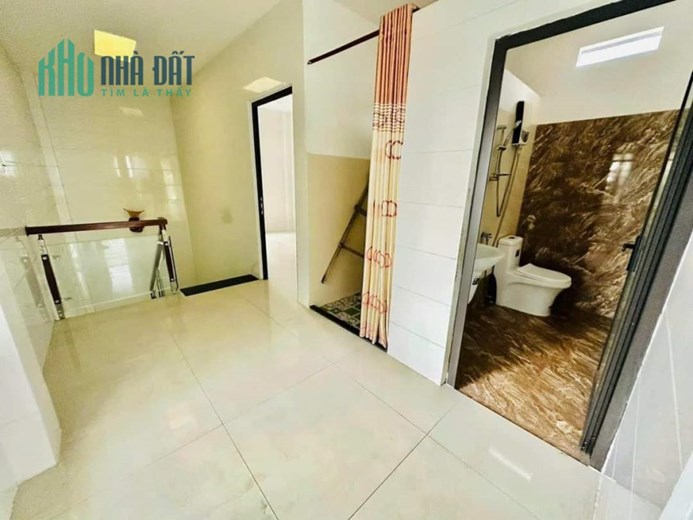 Cho thuê nhà 3 tầng mặt tiền : Chu Văn An - Quận Hải Châu
