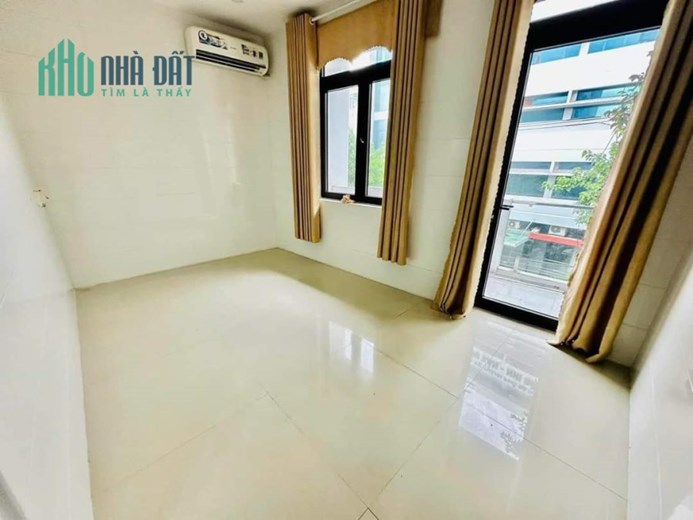 Cho thuê nhà 3 tầng mặt tiền : Chu Văn An - Quận Hải Châu