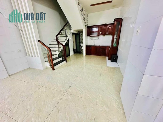 Cho thuê nhà 3 tầng mặt tiền : Chu Văn An - Quận Hải Châu