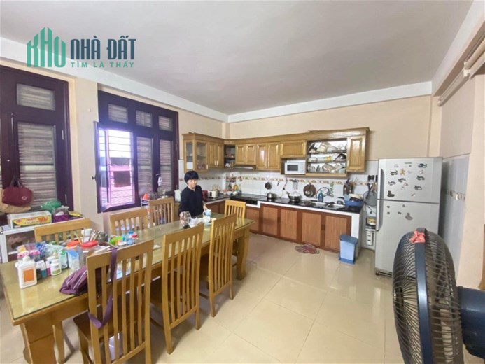 Bán Nhà Phố Võng Thị Quận Tây Hồ. 97m Mặt Tiền 6m Nhỉnh 11 Tỷ. Cam Kết Ảnh Thật Mô Tả Chính Xác.