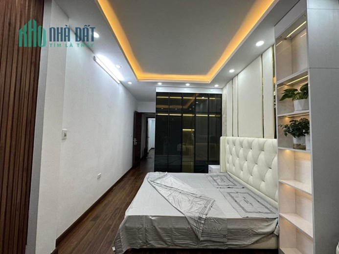 Bán gấp nhà phố Hoàng Văn Thái ô tô qua cổng 45m 4Tg MT 3,2m Chỉ 5,8 tỷ LHCC.
