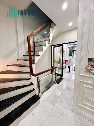 Bán hoa hậu mặt phố Đặng Tiến Đông, ô tô tránh, lô góc 2 mặt tiền, gần hồ Hoàng Cầu 38m*3T chỉ 11.3