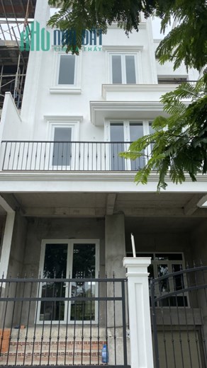CHÍNH CHỦ CẦN BÁN NHANH Căn Biệt Thự Đẹp Vị Trí Tại Quận 2, TPHCM