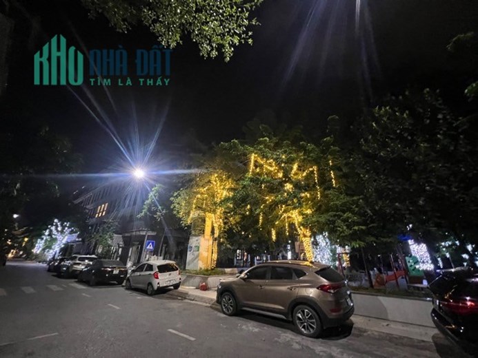 Bán nhà Sài Đồng, Vỉa Hè, ô tô tránh, 97 m2, 5T, chỉ nhĩnh 14 tỷ.