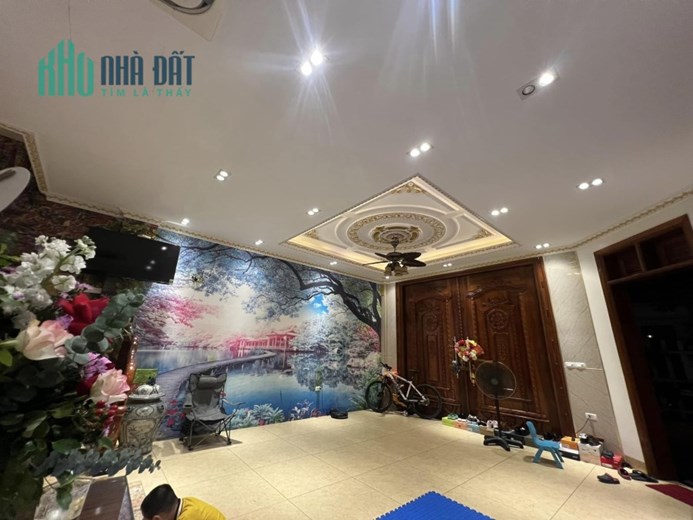 Bán nhà Sài Đồng, Vỉa Hè, ô tô tránh, 97 m2, 5T, chỉ nhĩnh 14 tỷ.