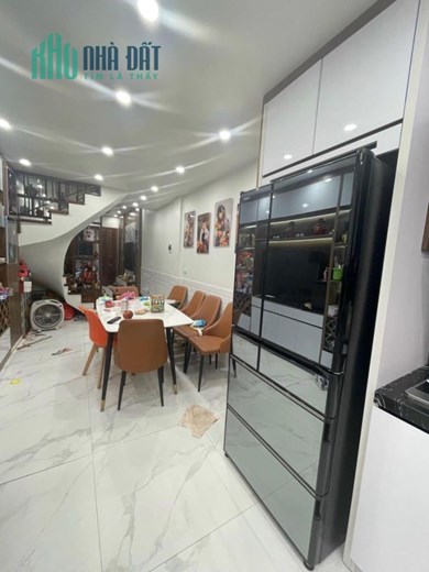 SIÊU PHẨM PHAN ĐÌNH PHÙNG, NGÕ THÔNG RẤT RỘNG – 45m 5 tầng 10.5 tỷ