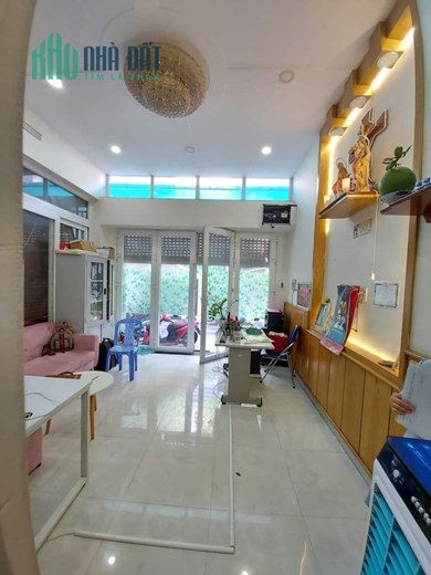 Nhà Cần bán trong ngõ Đình Thôn gần dưới 5 tỷ