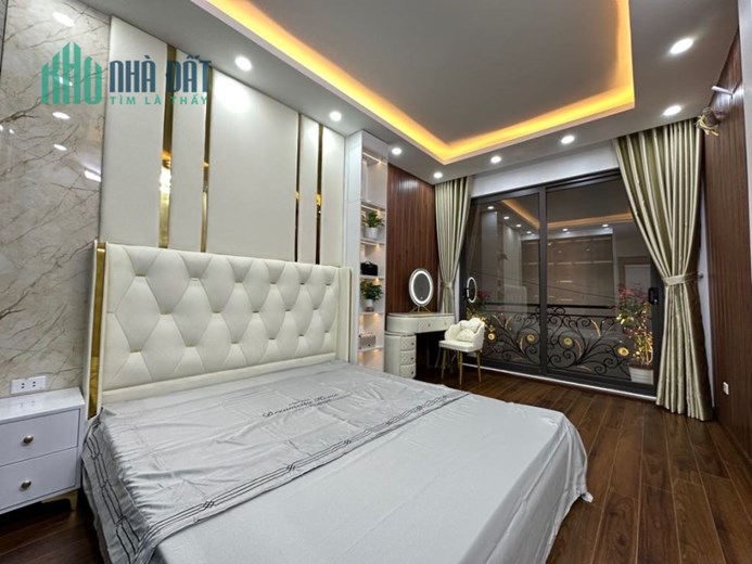 Bán nhà Hoàng Văn Thái  41m x 4T  MT 3.2m giá 5.88 tỷ