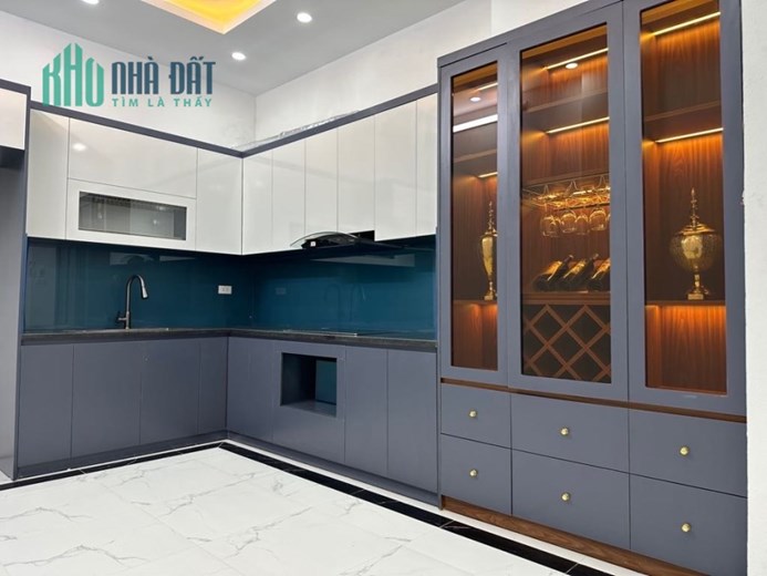 Bán nhà Hoàng Văn Thái  41m x 4T  MT 3.2m giá 5.88 tỷ
