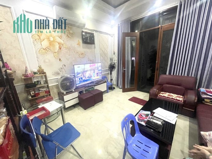 Bán nhà Hoàng Hoa Thám, Ba Đình. 35mx5; MT4.4m; giá 5.65 tỷ.